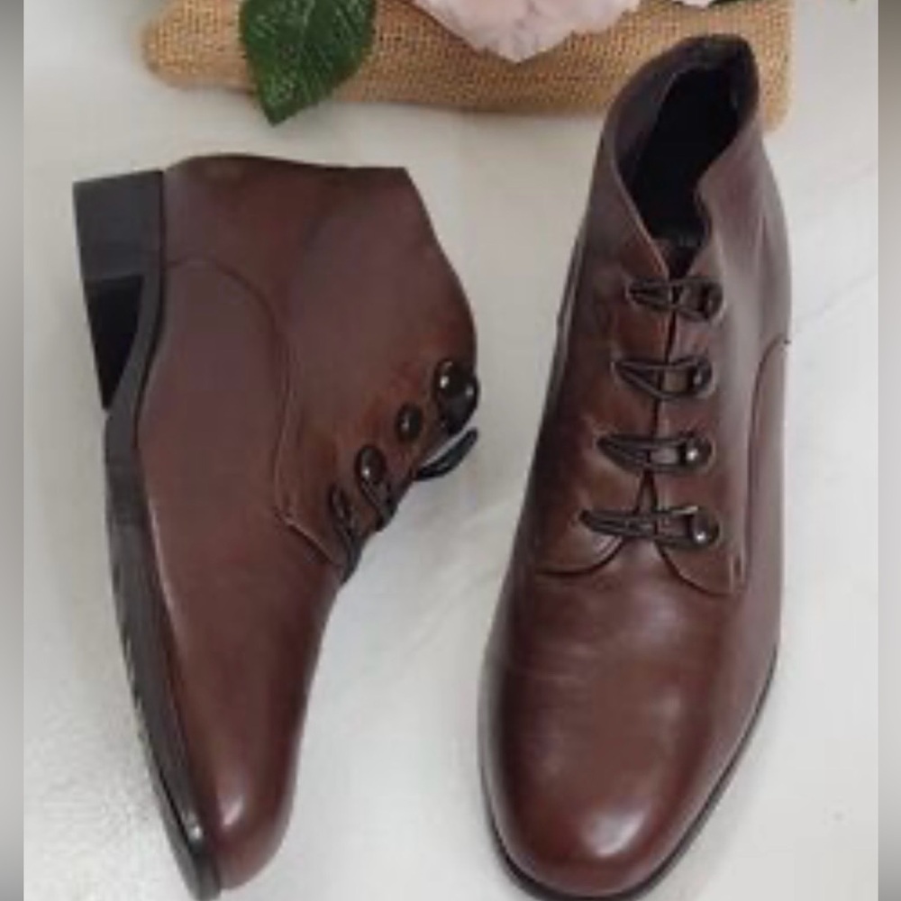 Munro Leather Ankle Boots🔥